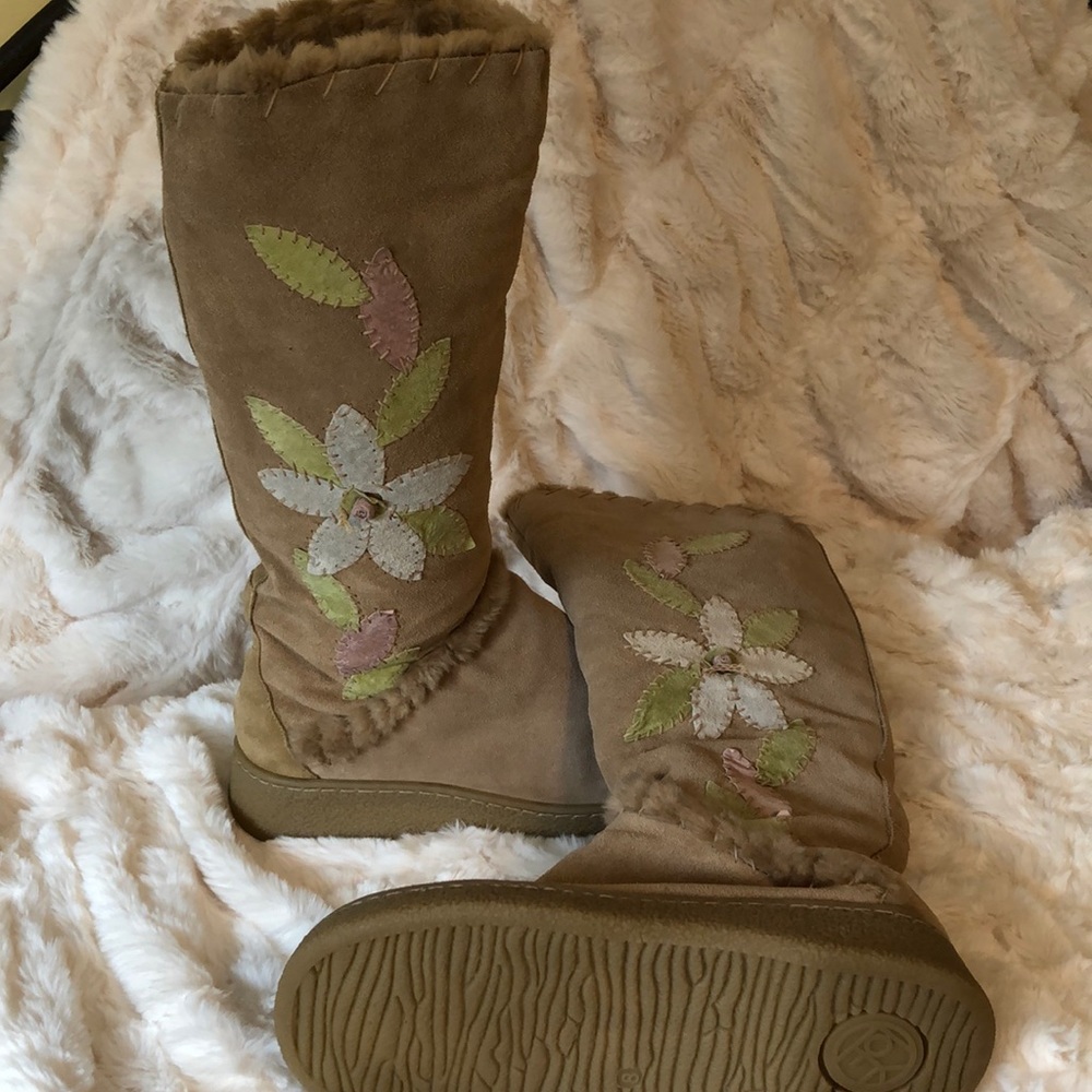 Boho Sherpa lined faux suede embroidered boots